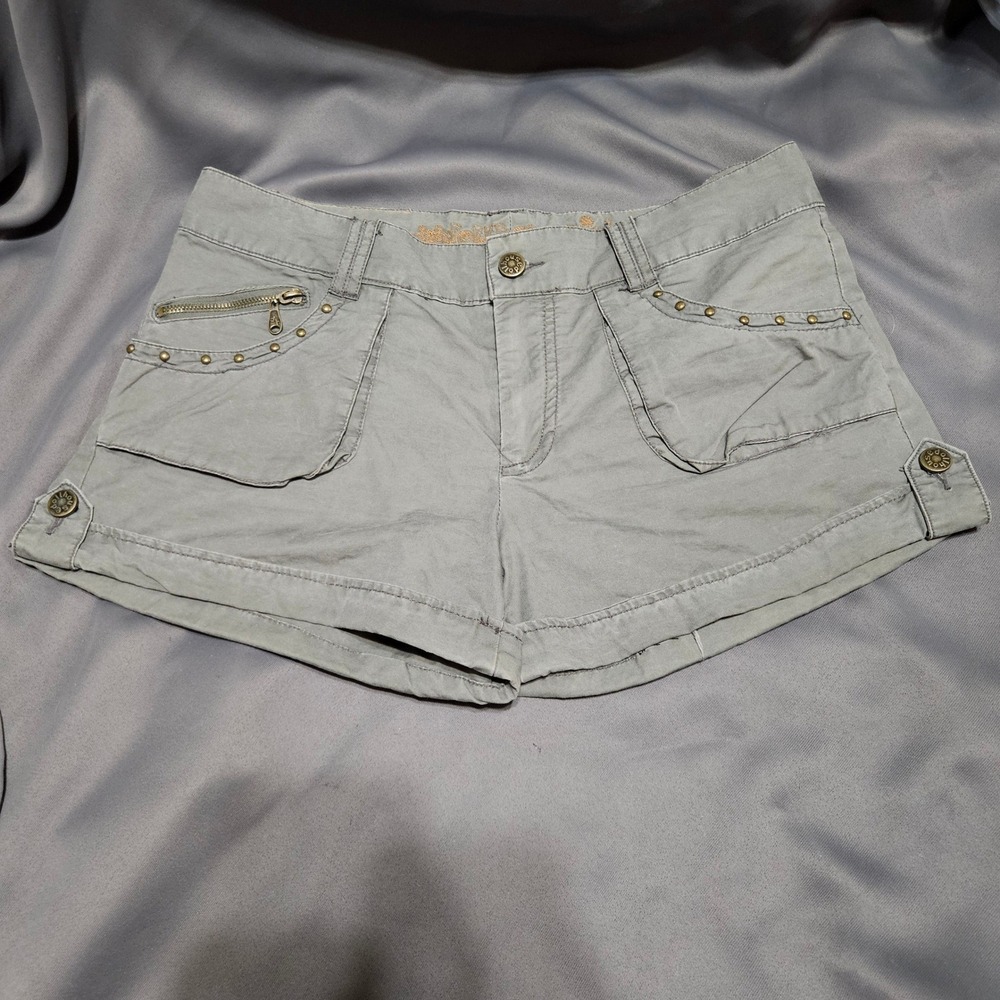 Dollhouse Women 13 Olive Green Studded Cargo Shorts Low Rise‎ Y2K Rock & Roll